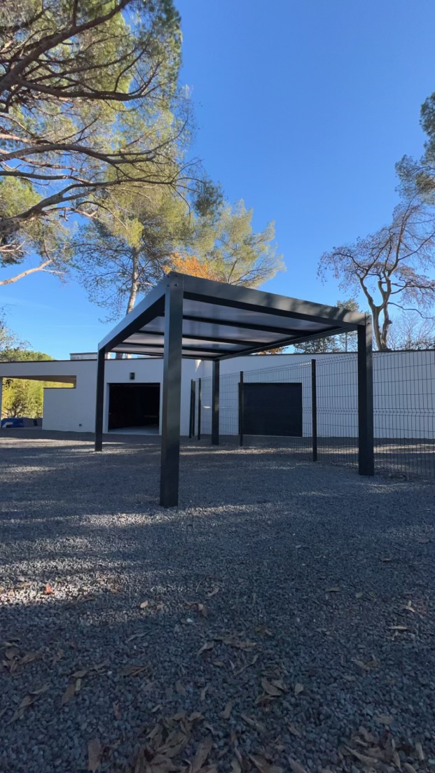 Pergola bioclimatique en PACA