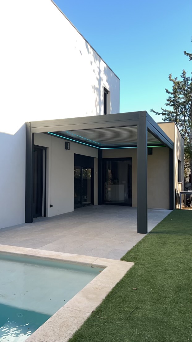Pergola bioclimatique en PACA